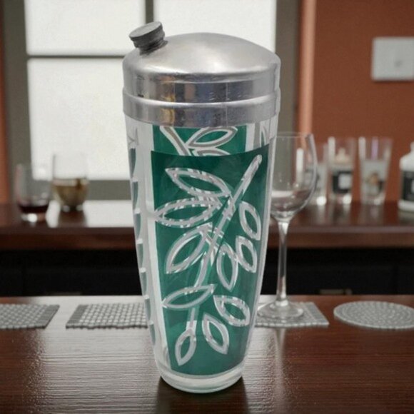 Mid Century Bar Shaker Leaf Design Green White Drinkware Barware - Picture 1 of 9